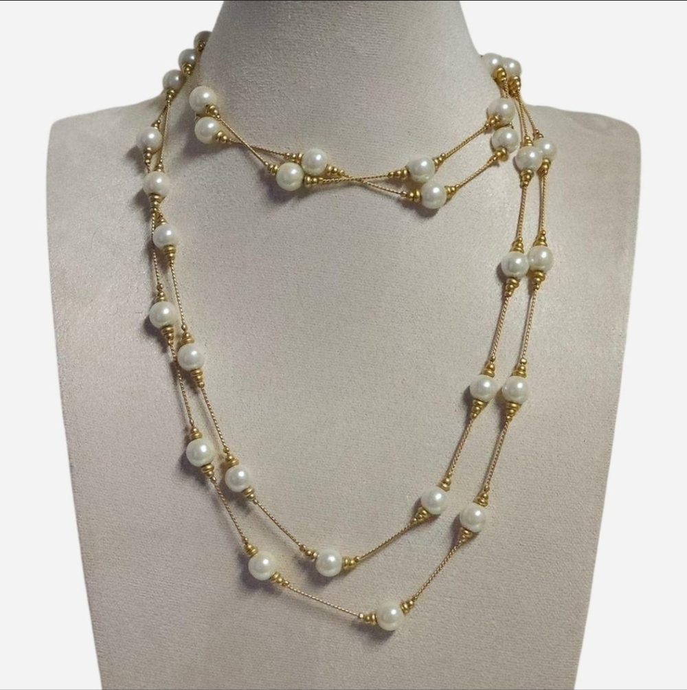Matte gold-toned necklace with faux pearls‎